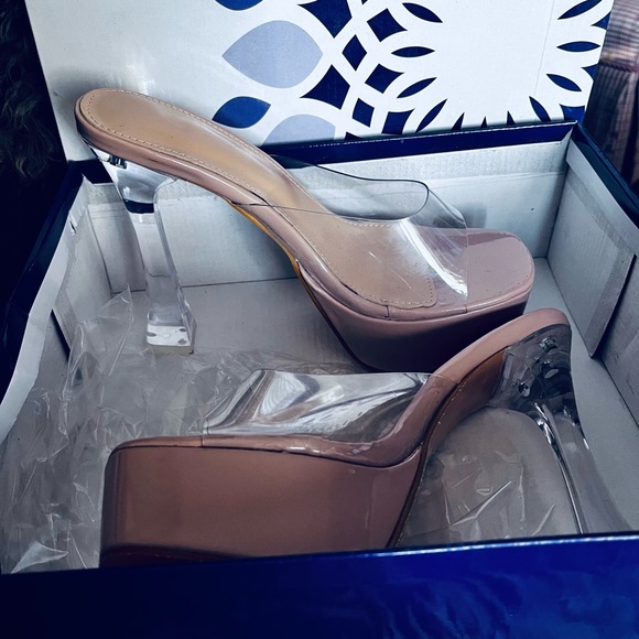 New in box lucite stilettos size 8.5 - Picture 5 of 8